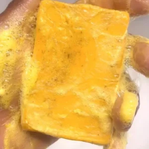 Savon au curcuma nettoyant pour le visage